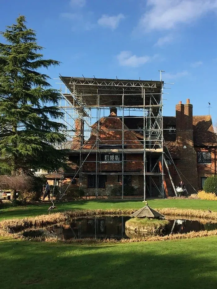 Temporary roof scaffolding installation